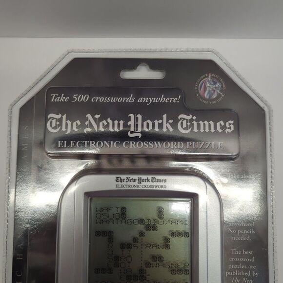 THE NEW YORK TIMES Electronic Crossword Puzzle Hand Held Game 500 Puzzles NEW - Picture 2 of 5